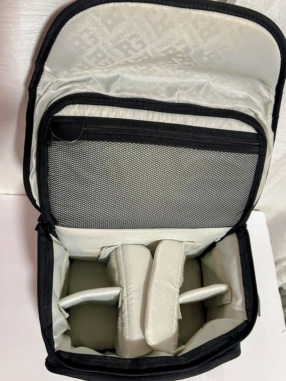 Black Compact Camera Bag - Rugged Protection.NWT - Picture 7 of 8